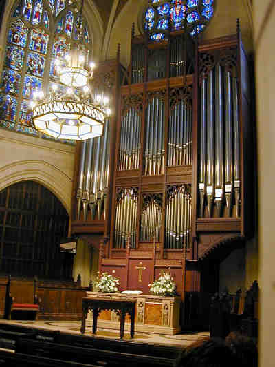 Comment Appelle-t-on l'emplacement de l'orgue dans une église ?