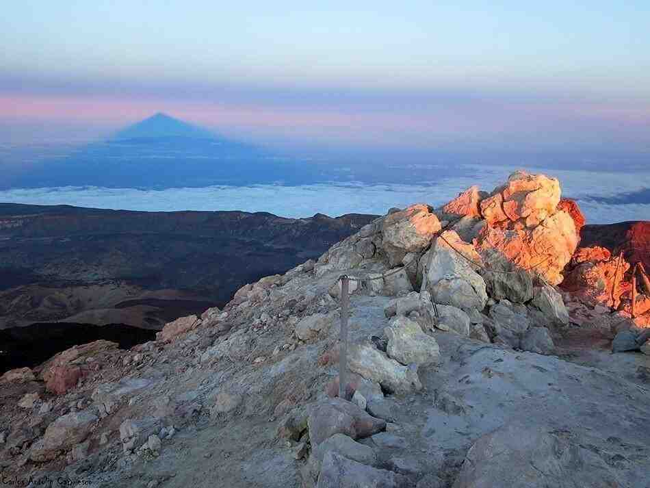 Quelle destination ensoleillée abrité le mont Teide qui est le troisième plus grand volcan du monde ?